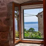 Mit Blick Auf Wasser By Interhome