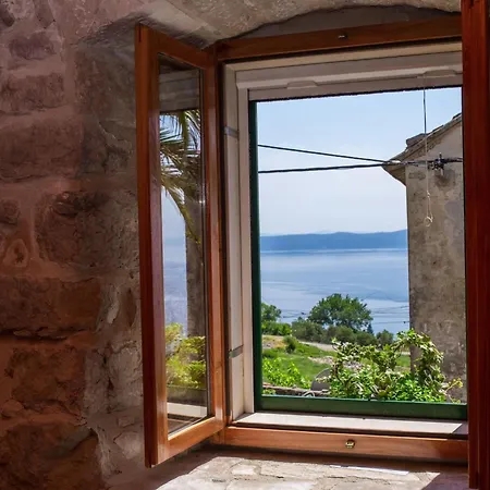 Mit Blick Auf Wasser By Interhome